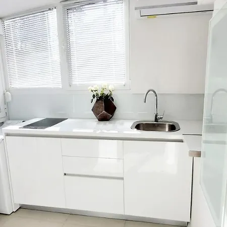 Tennis Court Apartment